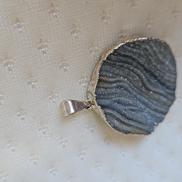EUC Geode Pendant - Picture 7 of 7